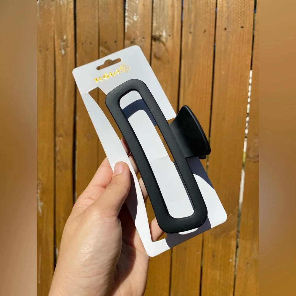 Matte Rounded Rectangular Cut-Out Claw Clip - Picture 3 of 6